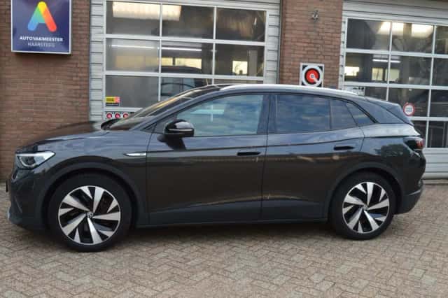 Volkswagen ID.4 (2021) thumbnail 2