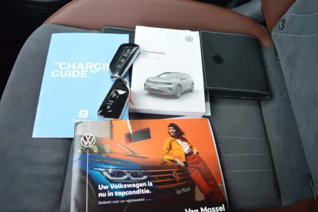 Volkswagen ID.4 (2021) thumbnail 3