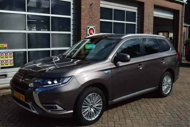 Mitsubishi Outlander (2018) thumbnail 1