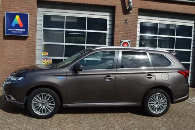 Mitsubishi Outlander (2018) thumbnail 2