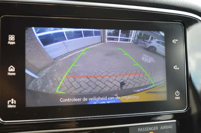 Mitsubishi Outlander (2018) thumbnail 3