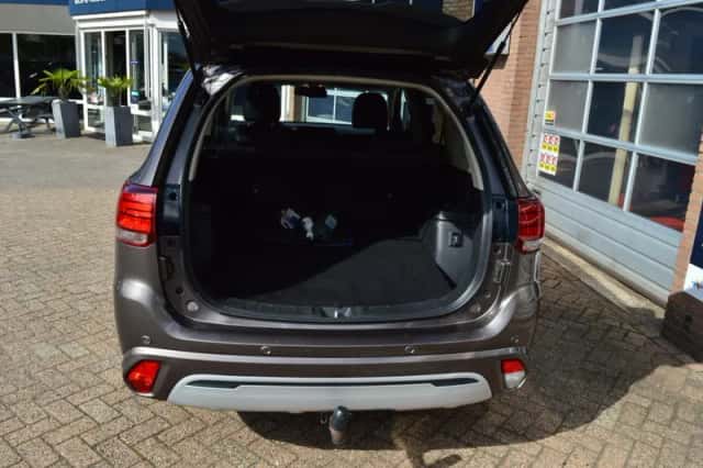 Mitsubishi Outlander (2018) thumbnail 6