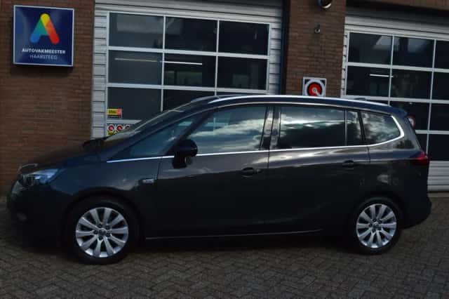 Opel Zafira (2016) thumbnail 2
