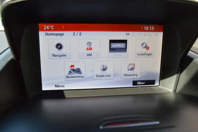 Opel Zafira (2016) thumbnail 4