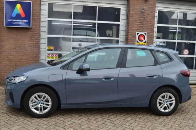 BMW 2-Serie (2023) thumbnail 4