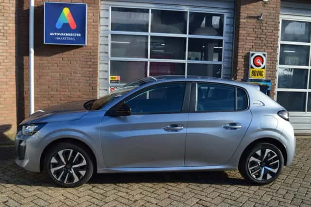 Peugeot 208 (2024) thumbnail 2