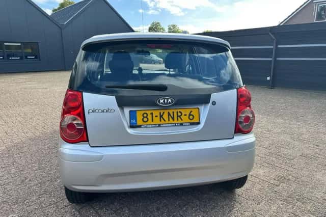 Kia Picanto (2010) thumbnail 2