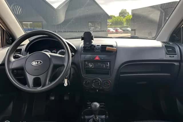 Kia Picanto (2010) thumbnail 4