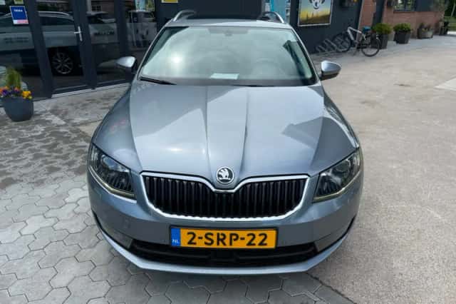 Škoda Octavia (2013) thumbnail 2