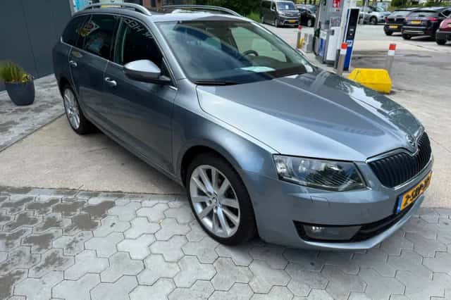 Škoda Octavia (2013) thumbnail 3