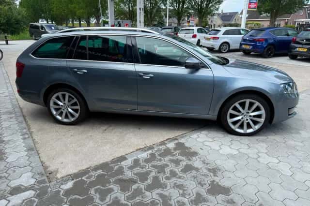 Škoda Octavia (2013) thumbnail 4