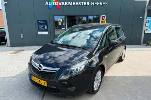 Opel Zafira (2015) thumbnail 1