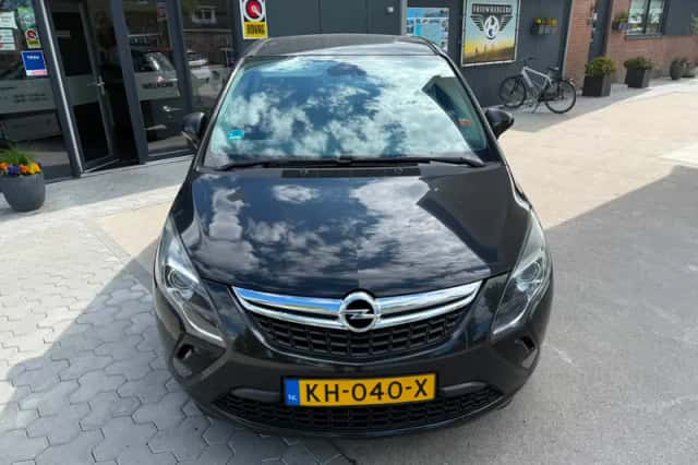 Opel Zafira (2015) thumbnail 2
