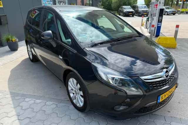 Opel Zafira (2015) thumbnail 3