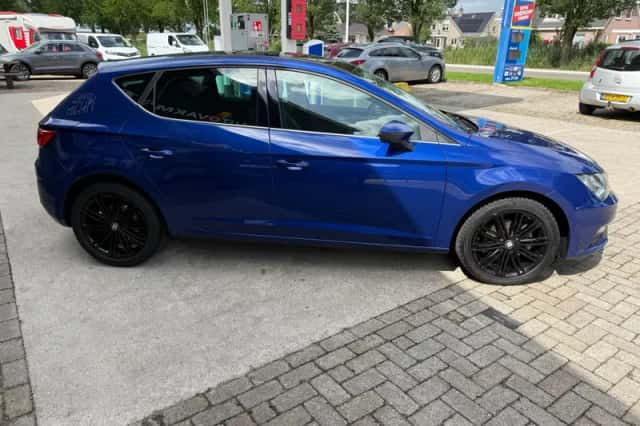 SEAT Leon (2018) thumbnail 4