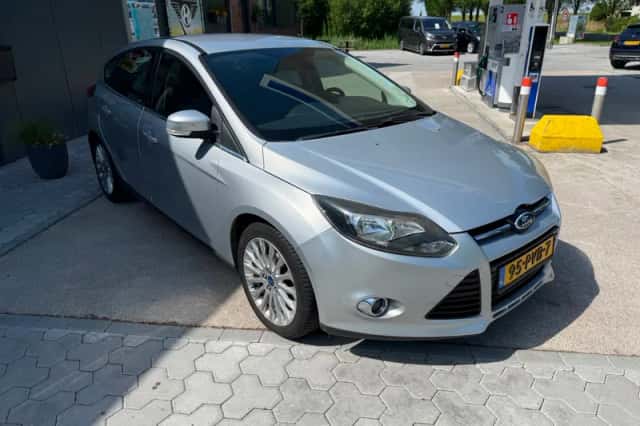 Ford Focus (2011) thumbnail 3