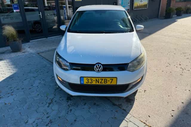 Volkswagen Polo (2010) thumbnail 2