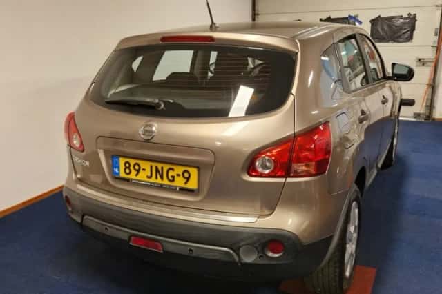 Nissan Qashqai (2009) thumbnail 3