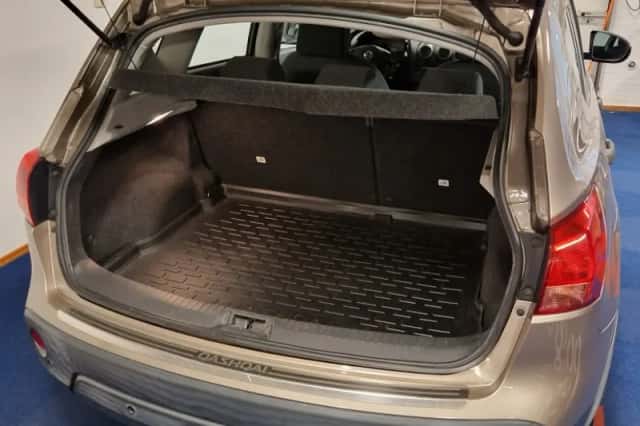 Nissan Qashqai (2009) thumbnail 4