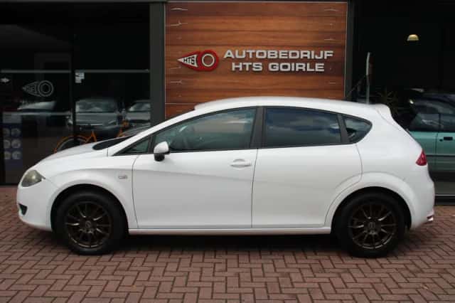 SEAT Leon (2009) thumbnail 2