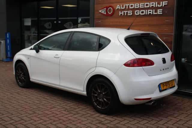 SEAT Leon (2009) thumbnail 3
