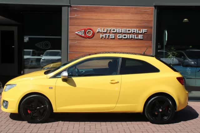 SEAT Ibiza (2011) thumbnail 2
