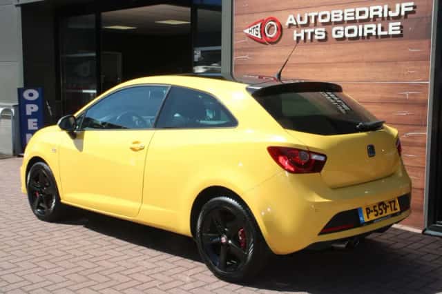 SEAT Ibiza (2011) thumbnail 3