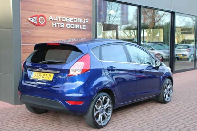 Ford Fiesta (2016) thumbnail 5