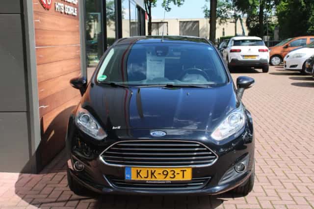 Ford Fiesta (2015) thumbnail 2