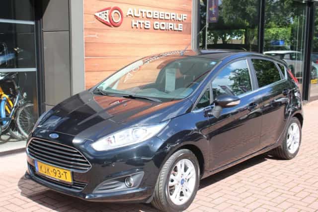 Ford Fiesta (2015) thumbnail 3