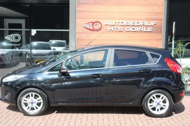 Ford Fiesta (2015) thumbnail 4