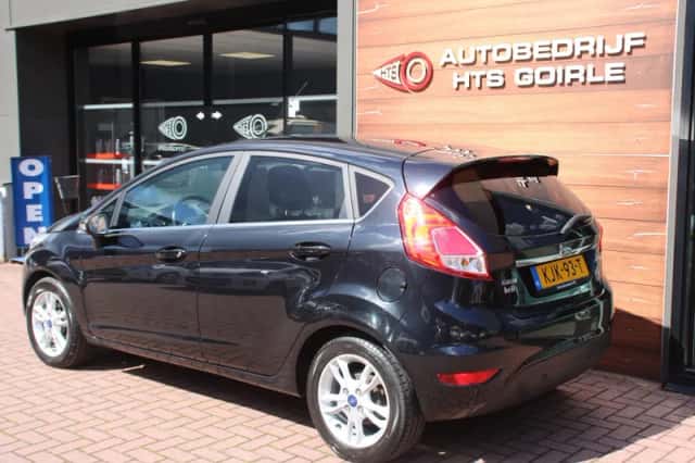 Ford Fiesta (2015) thumbnail 5