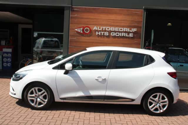 Renault Clio (2018) thumbnail 2