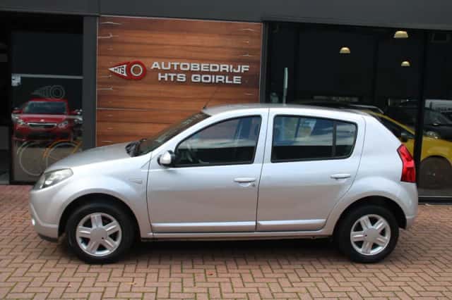 Dacia Sandero (2011) thumbnail 2