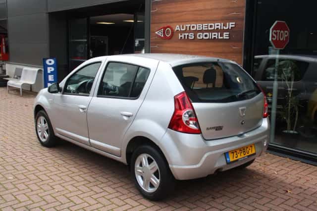 Dacia Sandero (2011) thumbnail 3