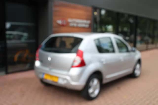 Dacia Sandero (2011) thumbnail 4