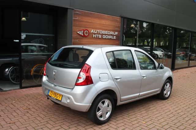 Dacia Sandero (2011) thumbnail 5