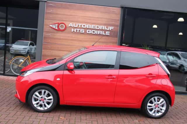 Toyota Aygo (2018) thumbnail 2