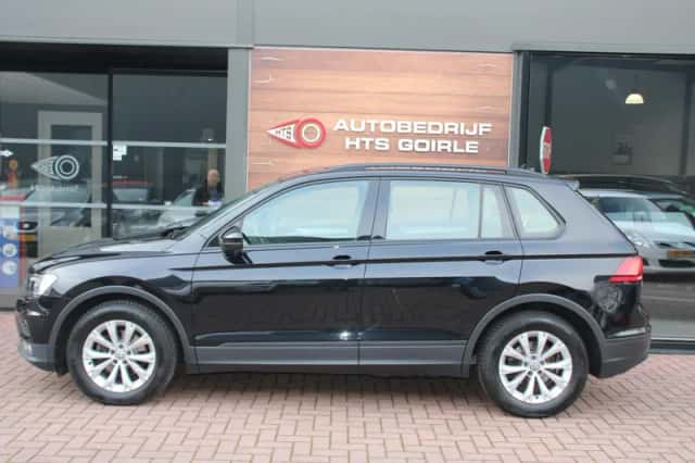 Volkswagen Tiguan (2017) thumbnail 2