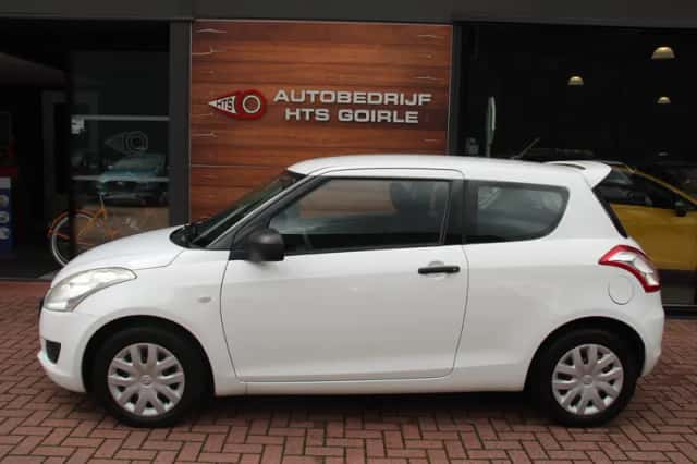 Suzuki Swift (2011) thumbnail 2