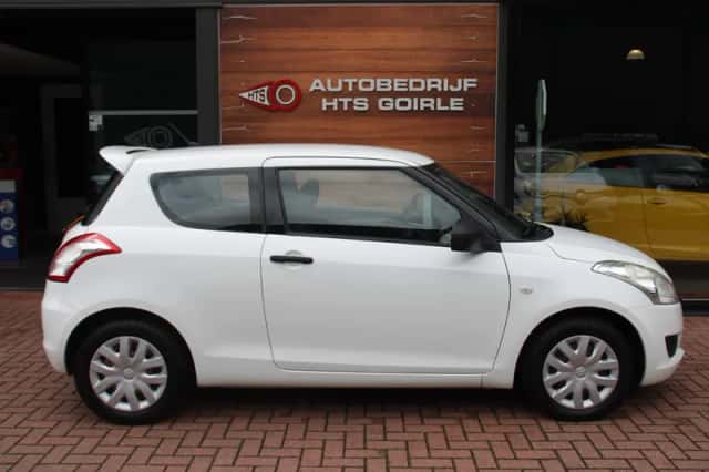 Suzuki Swift (2011) thumbnail 5