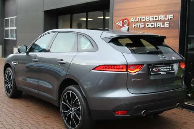 Jaguar F-Pace (2018) thumbnail 4
