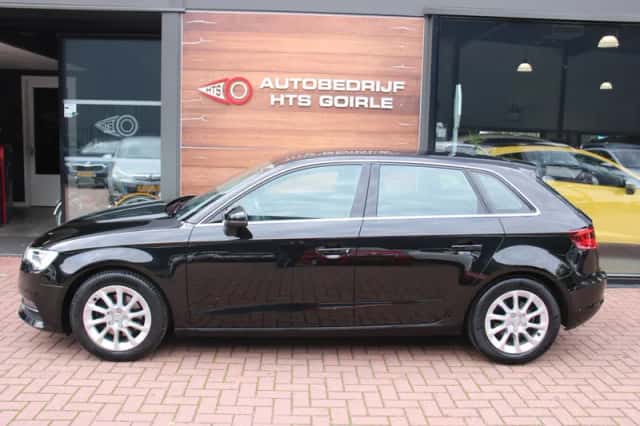 Audi A3 (2015) thumbnail 2