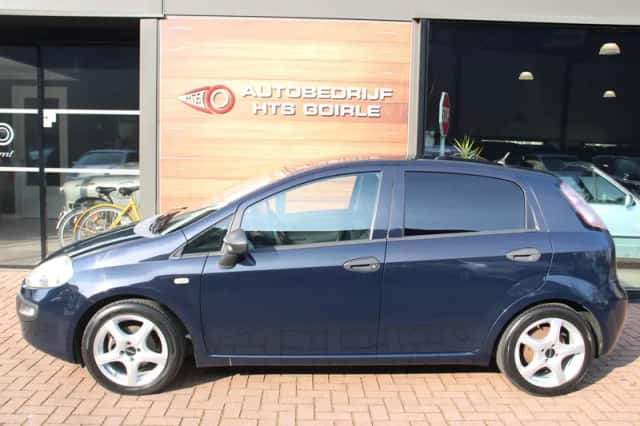 Fiat Grande Punto (2010) thumbnail 2