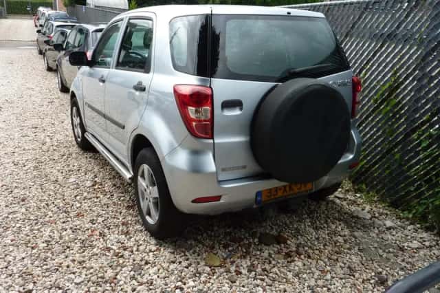 Daihatsu Terios (2007) thumbnail 3