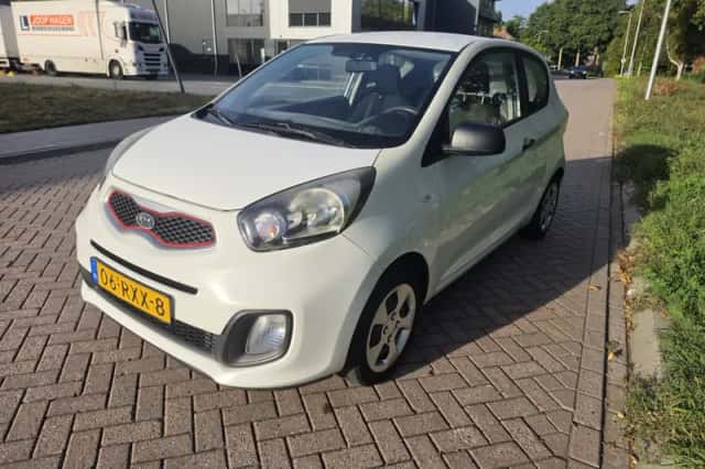 Kia Picanto (2011) thumbnail 4