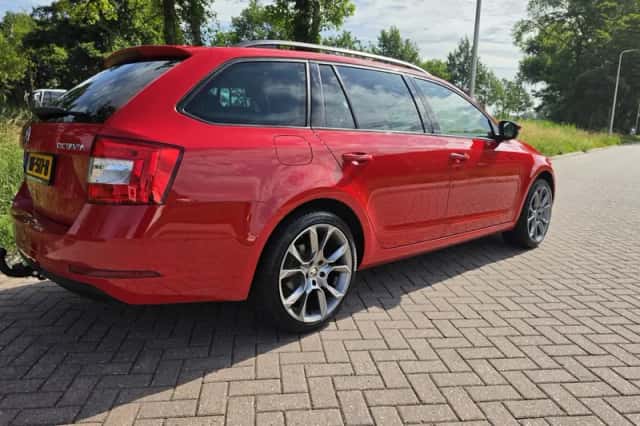 Škoda Octavia (2018) thumbnail 3