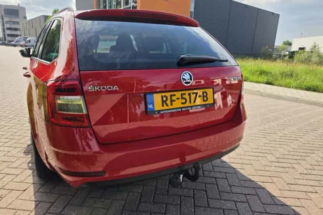 Škoda Octavia (2018) thumbnail 4