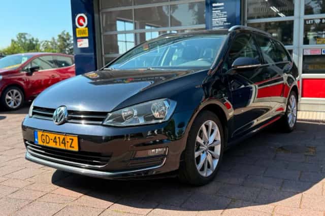 Volkswagen Golf (2015) thumbnail 3