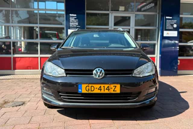 Volkswagen Golf (2015) thumbnail 5